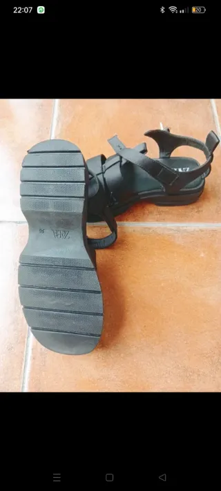 Sandalias cangrejeras Zara negras