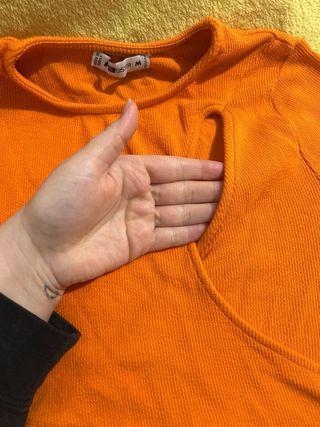 Camiseta naranja manga larga