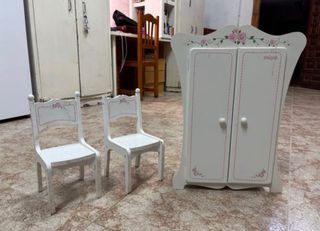Muebles para muñecas: armario y 2 sillas
