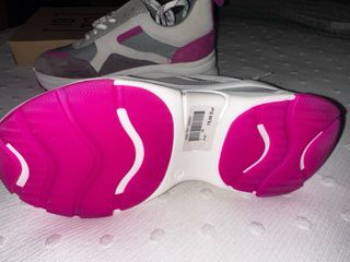 Zapatillas casual grises y rosas