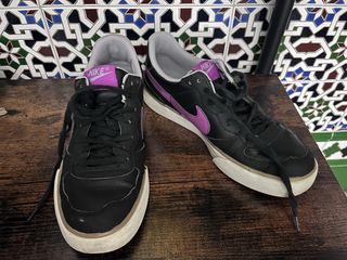 Deportivos Nike Negros y Morados