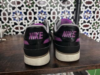 Deportivos Nike Negros y Morados