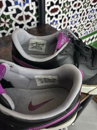 Deportivos Nike Negros y Morados