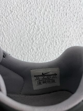 Deportivos Nike Negros y Morados