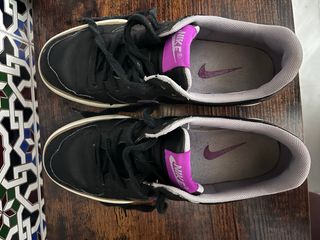 Deportivos Nike Negros y Morados