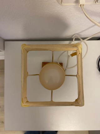 Lámpara de mesa madera y tela texturizada