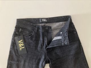 Victorio & Lucchino. Pantalón vaquero slim. W33