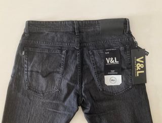 Victorio & Lucchino. Pantalón vaquero slim. W33