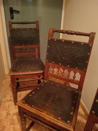 Juego de 3 Sillas Antiguas Cuero Repujado