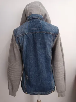 Chaqueta vaquera con capucha