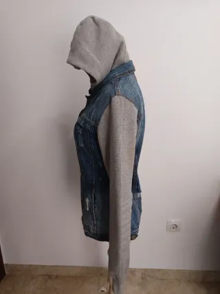 Chaqueta vaquera con capucha