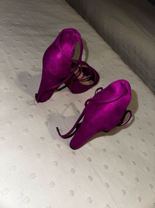 Sandalias de tacón moradas