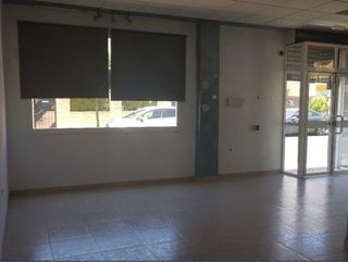 Se alquila local, solo para negocio.
