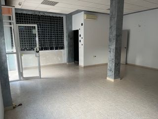 Se alquila local, solo para negocio.