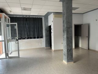 Se alquila local, solo para negocio.