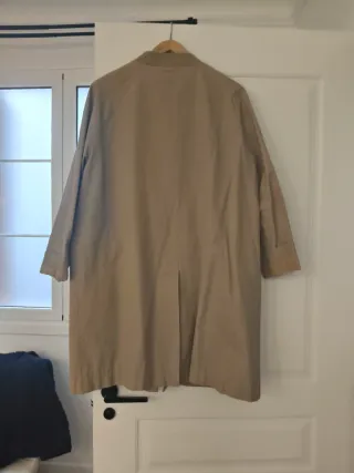 Gabardina beige con cremallera