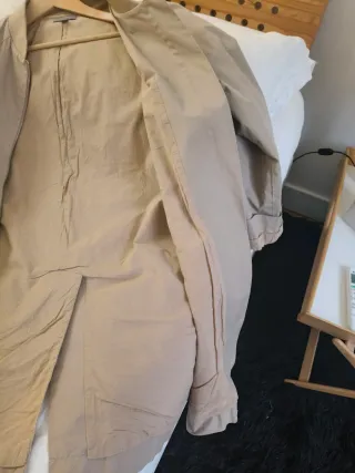 Gabardina beige con cremallera