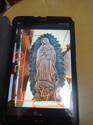 Virgen tallada a mano en madera