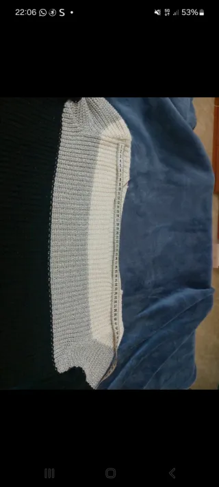 Maglione a righe beige, nero e argento