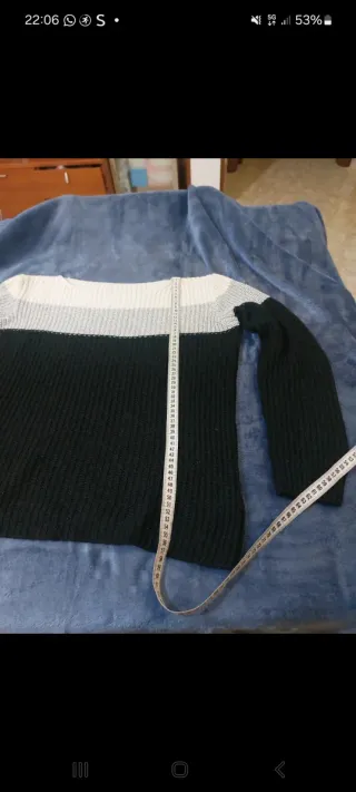 Maglione a righe beige, nero e argento