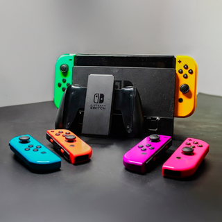 Nintendo Switch con Joy-Cons de Colores
