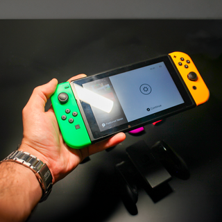 Nintendo Switch con Joy-Cons de Colores