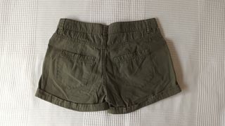 Pantalón corto verde militar