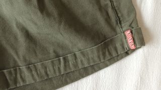 Pantalón corto verde militar