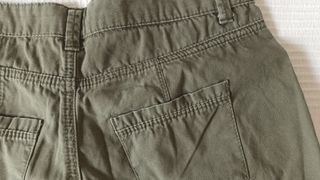 Pantalón corto verde militar