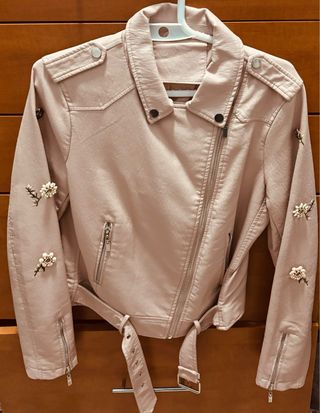 Chaqueta cuero rosa bordada