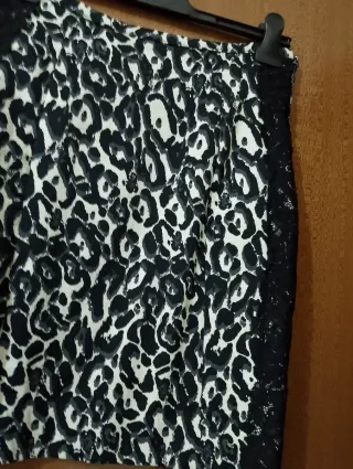 Gonna tubino con pizzo laterale