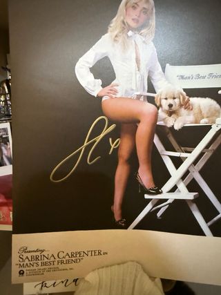 Sabrina Carpenter: Man's Best Friend firmado