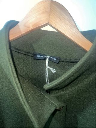 Poncho verde militar con cinturón