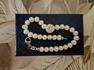 Anelli e bracciali (descrizione)