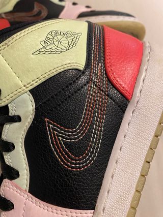 Zapatillas Jordan Mid Negras y Rosas