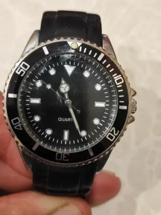 Reloj de Cuarzo Negro y Plateado