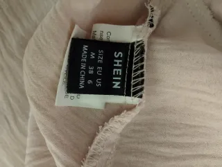 Top panna con profilo nero