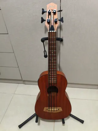Ukelele Bajo Eléctrico