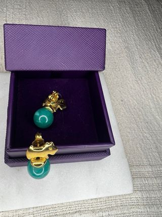 Pendientes Scottie Dorados con Bola Turquesa