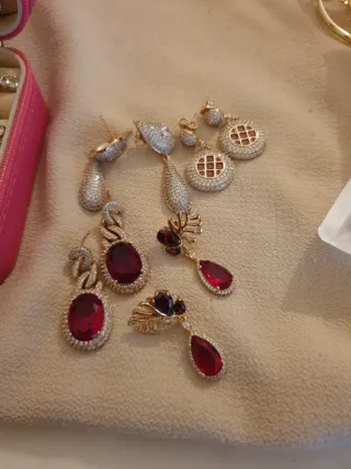 Joyero con joyas chapadas en oro 18k