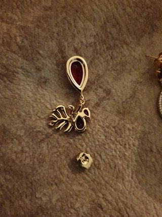 Joyero con joy chapadas en oro 18k anillo talla 7