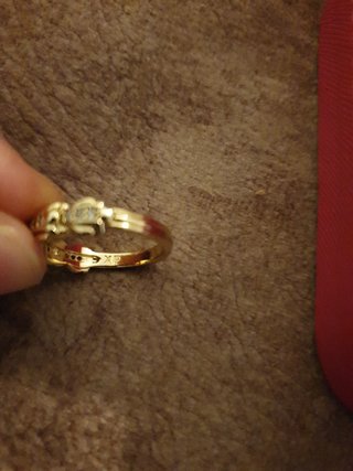Joyero con joy chapadas en oro 18k anillo talla 7