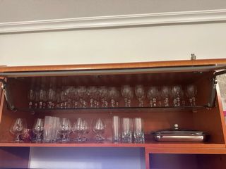 Mueble salón madera cerezo con vitrina