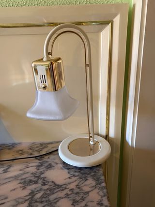 Dos Lámparas de mesa dorada y blanca