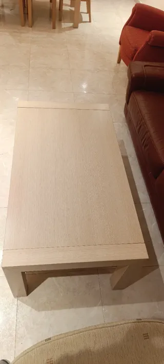 Mesa de centro de madera y tela