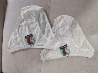 Braguitas blancas de encaje