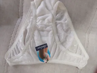 Braguitas blancas de encaje