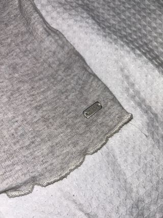 Crop top gris claro manga corta