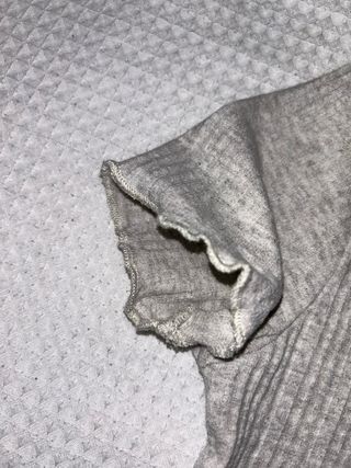 Crop top gris claro manga corta