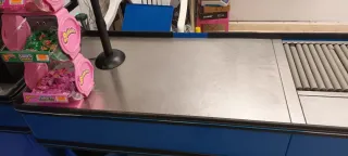 Mostrador caja supermercado azul